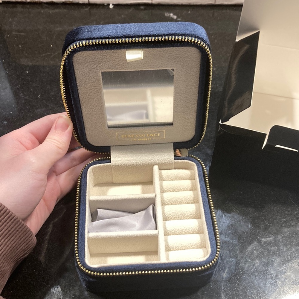 Benevolence Plush Velvet Square Jewelry Box